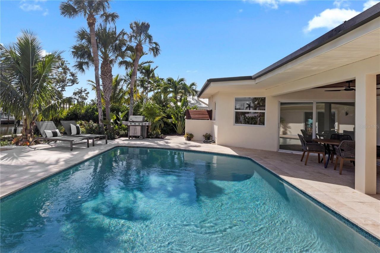 624 Dundee Lane, Holmes Beach, FL 34217 Photo