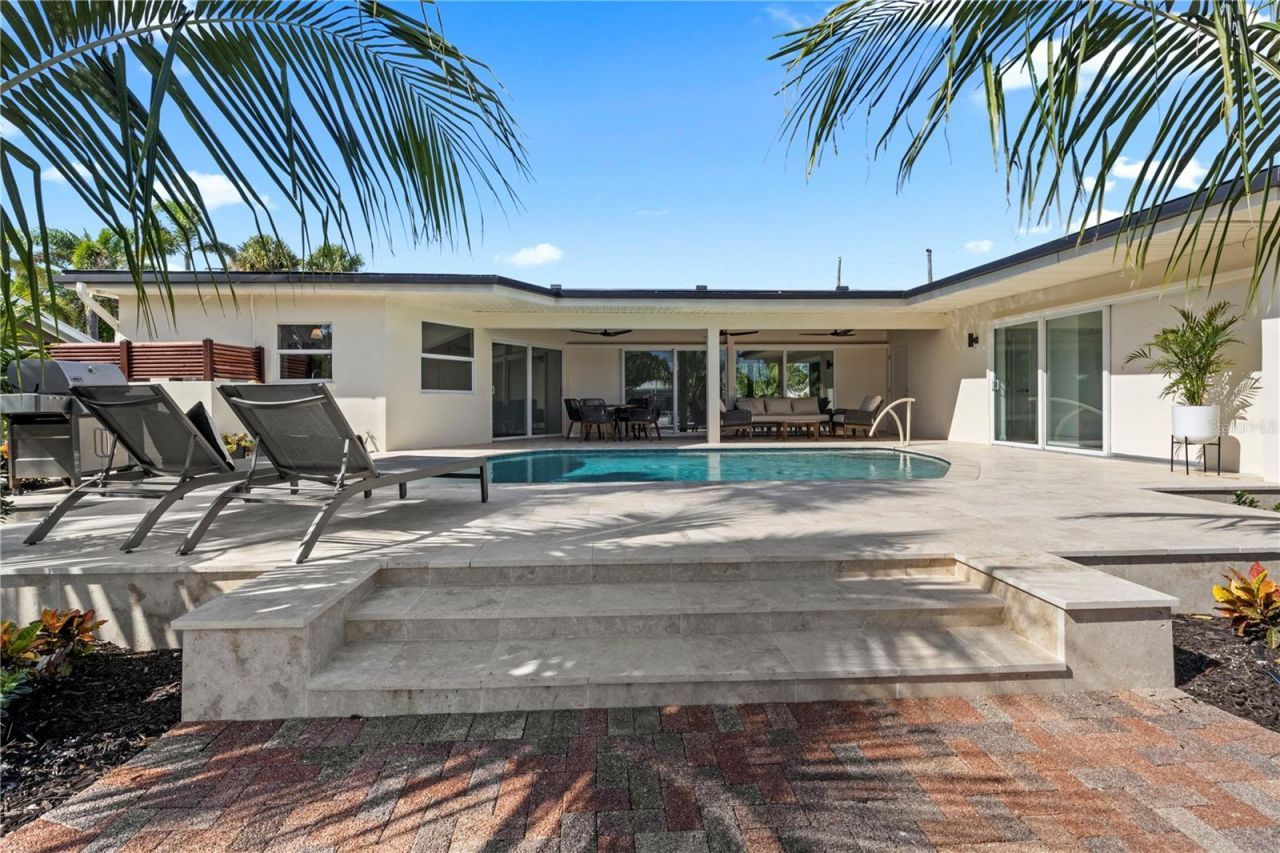 624 Dundee Lane, Holmes Beach, FL 34217 Photo