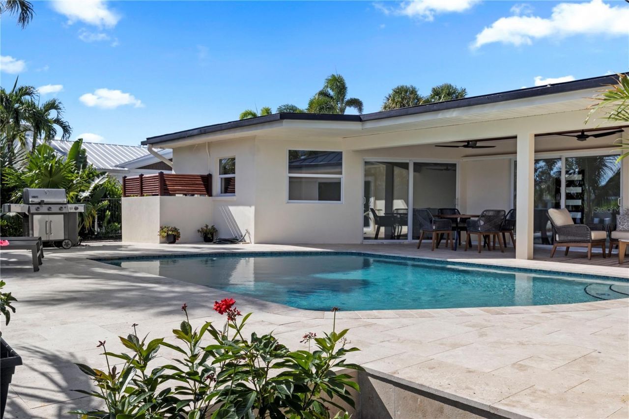 624 Dundee Lane, Holmes Beach, FL 34217 Photo