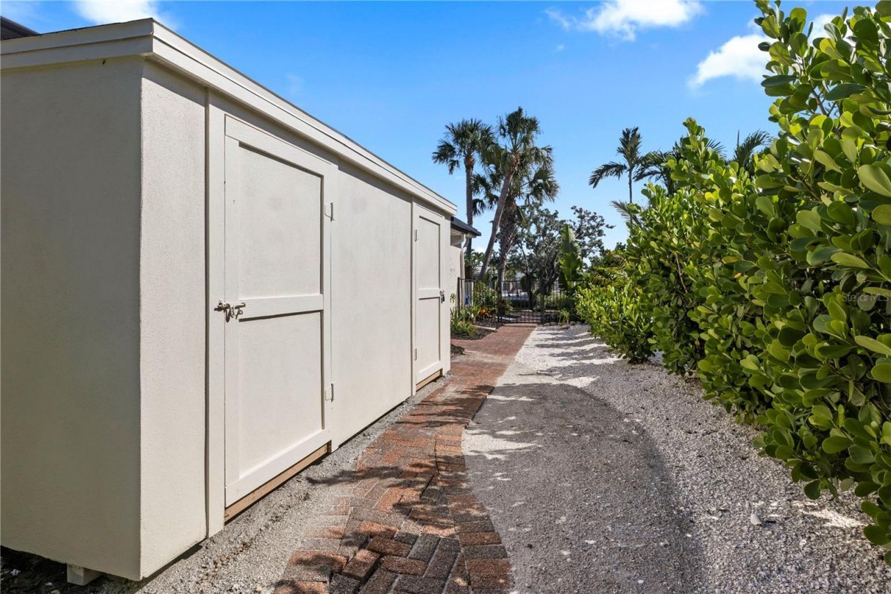 624 Dundee Lane, Holmes Beach, FL 34217 Photo