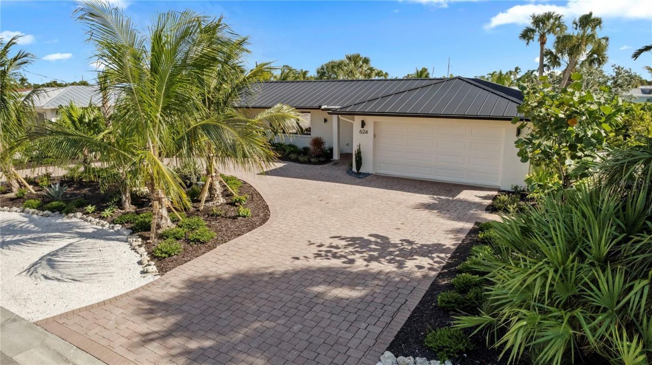 624 Dundee Lane, Holmes Beach, FL 34217 Photo