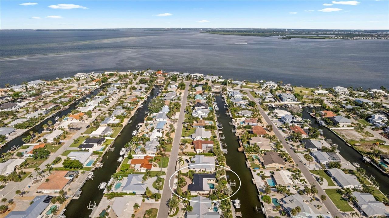 624 Dundee Lane, Holmes Beach, FL 34217 Photo