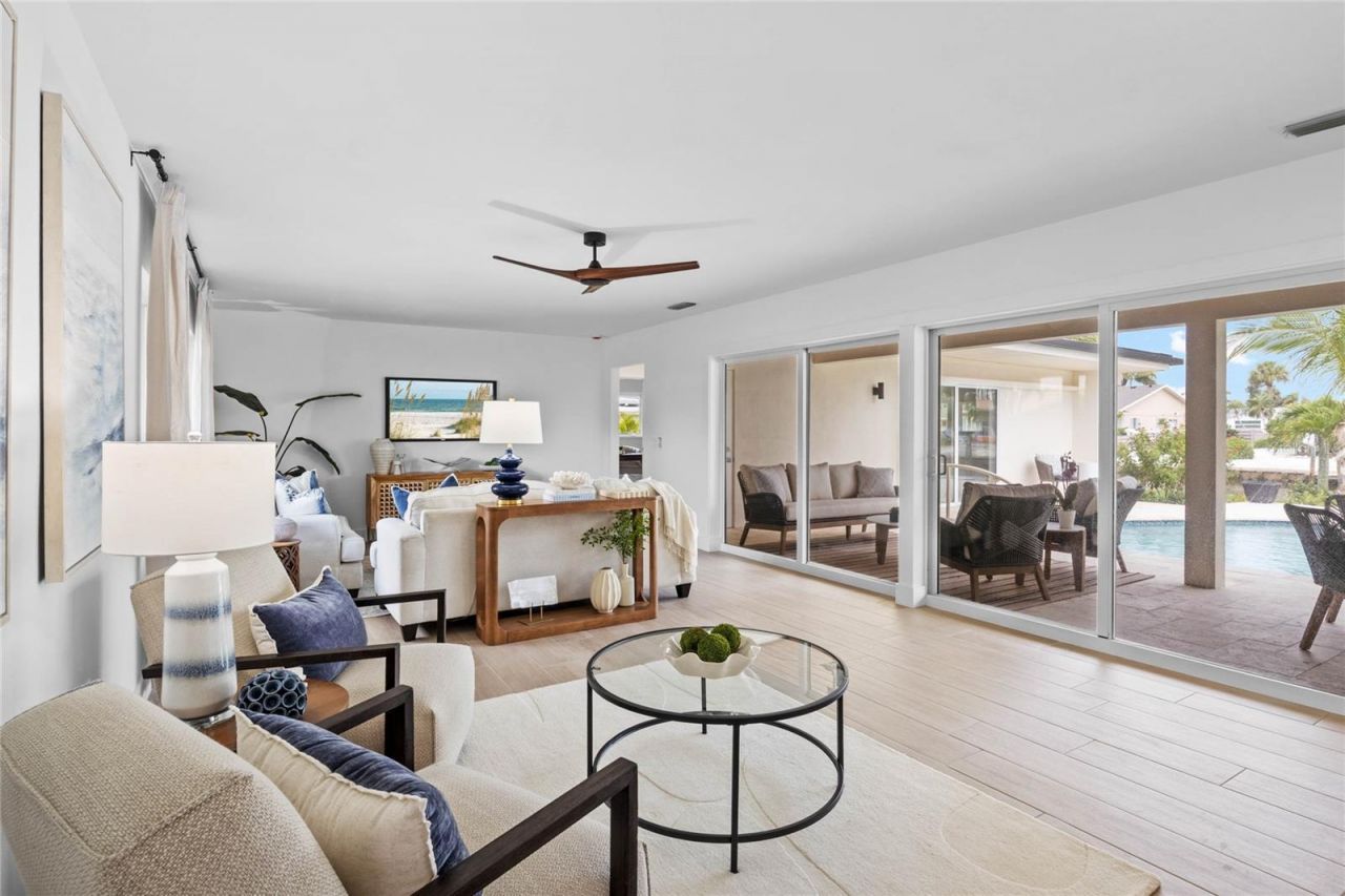 624 Dundee Lane, Holmes Beach, FL 34217 Photo