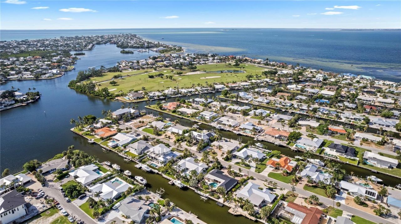 624 Dundee Lane, Holmes Beach, FL 34217 Photo