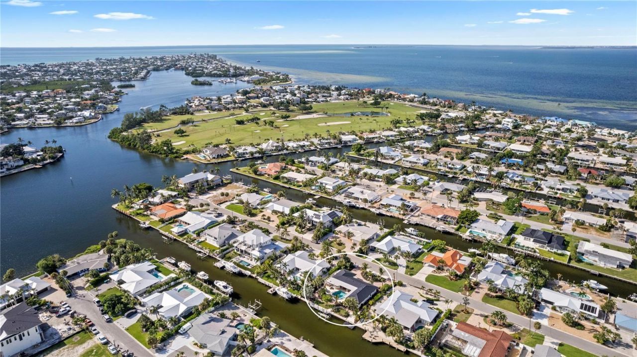 624 Dundee Lane, Holmes Beach, FL 34217 Photo