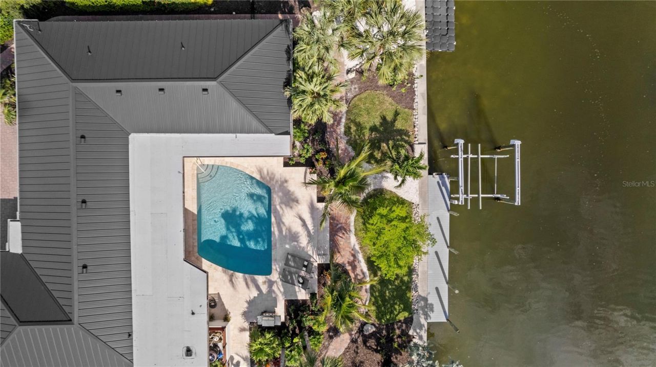 624 Dundee Lane, Holmes Beach, FL 34217 Photo