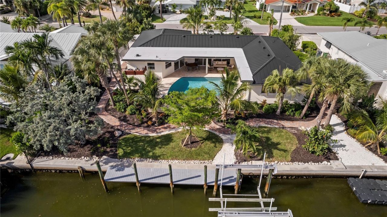 624 Dundee Lane, Holmes Beach, FL 34217 Photo