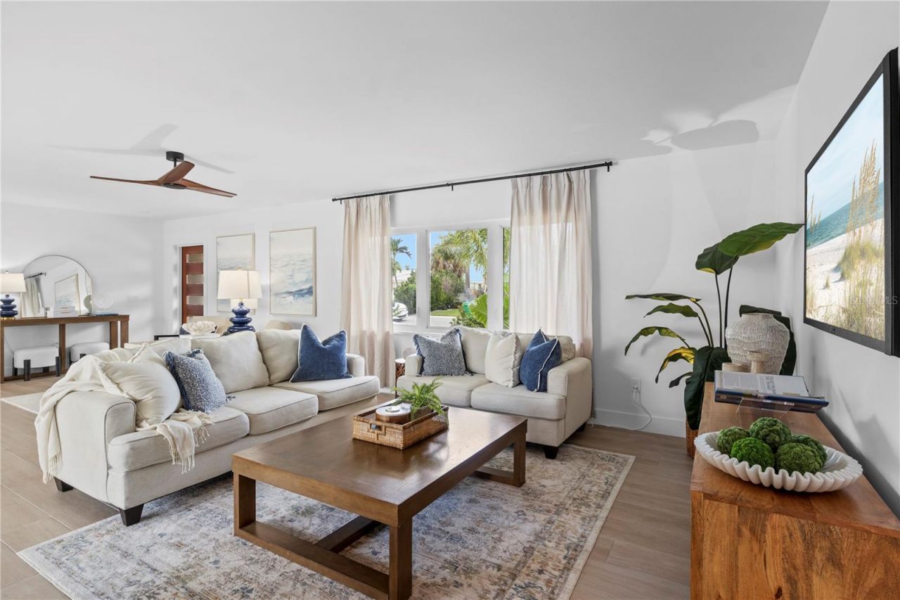 624 Dundee Lane, Holmes Beach, FL 34217 Photo