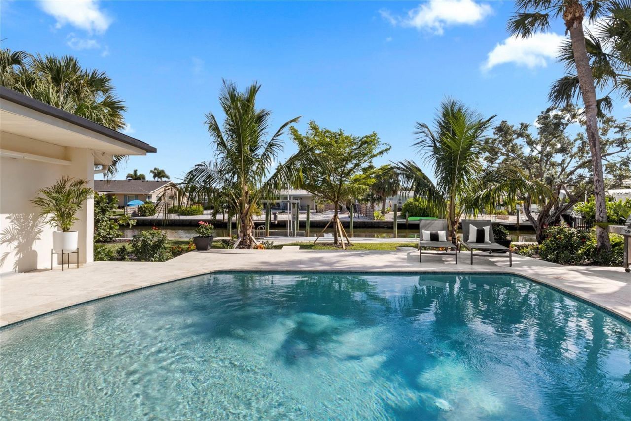 624 Dundee Lane, Holmes Beach, FL 34217 Photo