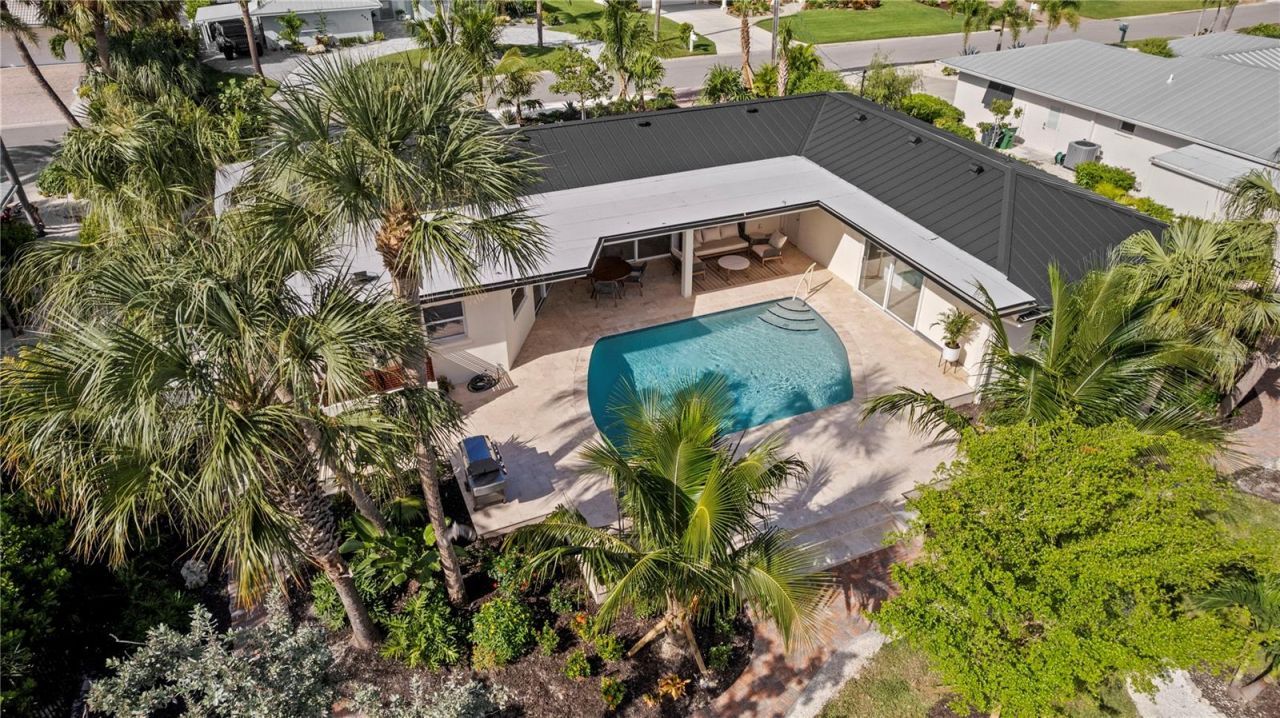 624 Dundee Lane, Holmes Beach, FL 34217 Photo