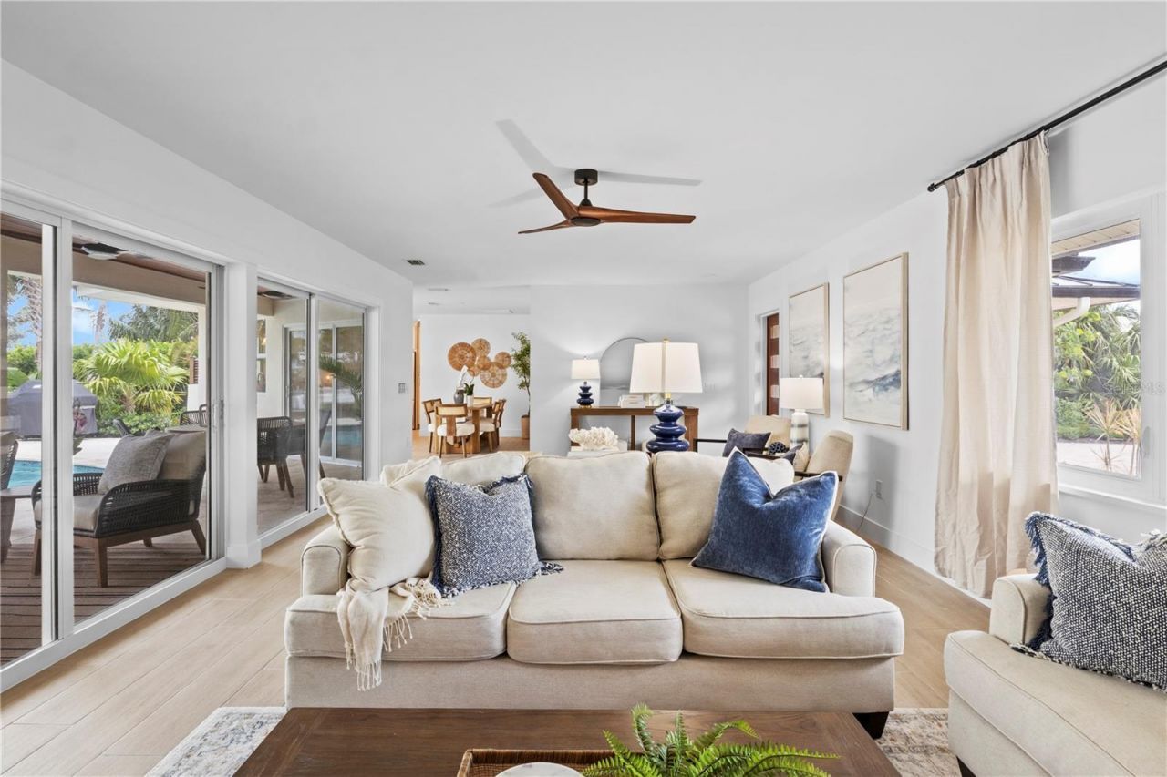 624 Dundee Lane, Holmes Beach, FL 34217 Photo