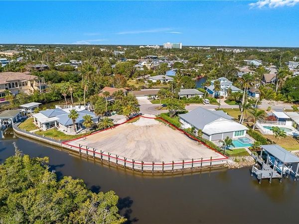 3164 Lakeview DR, NAPLES, FL 34112