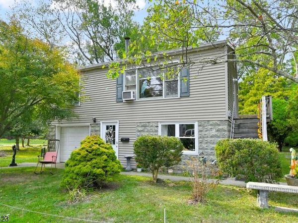 92 Lakeview Ter, Oakland, NJ 07436