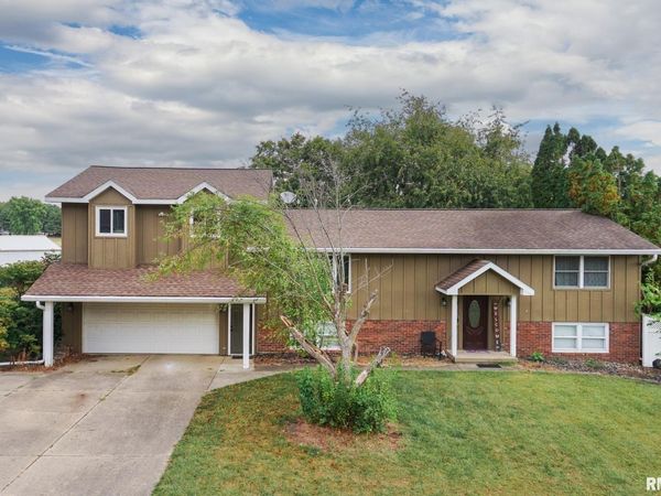 207 HERITAGE Court, Delavan, IL 61734