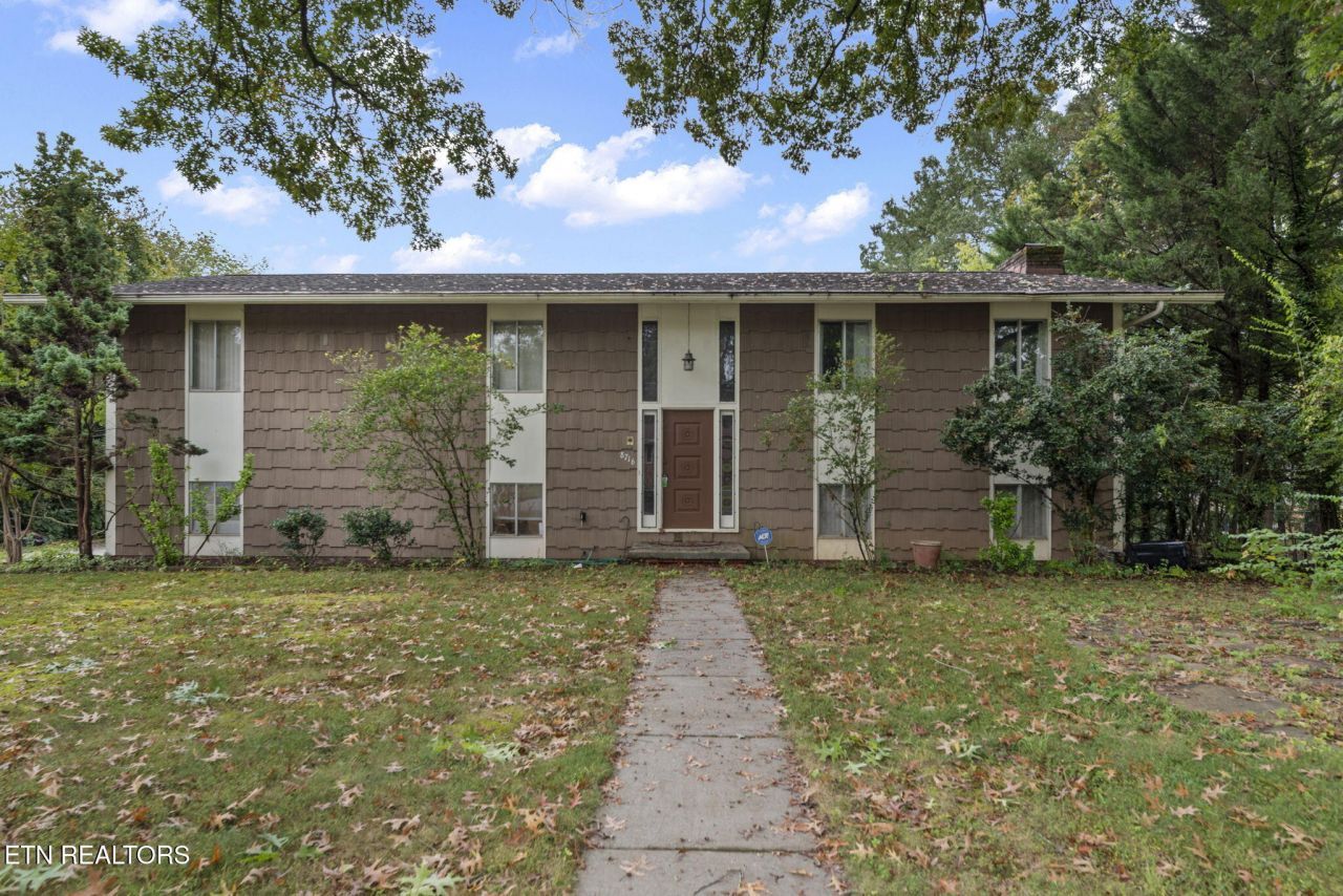 8716 Wimbledon Drive, Knoxville, TN 37923 Main Photo