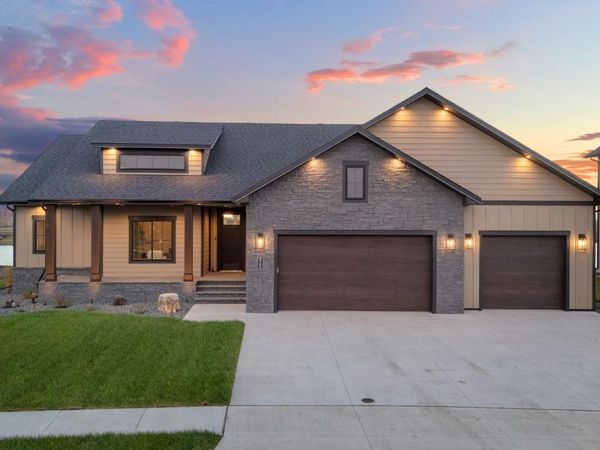 8153 Memory Lane, Horace, ND 58047