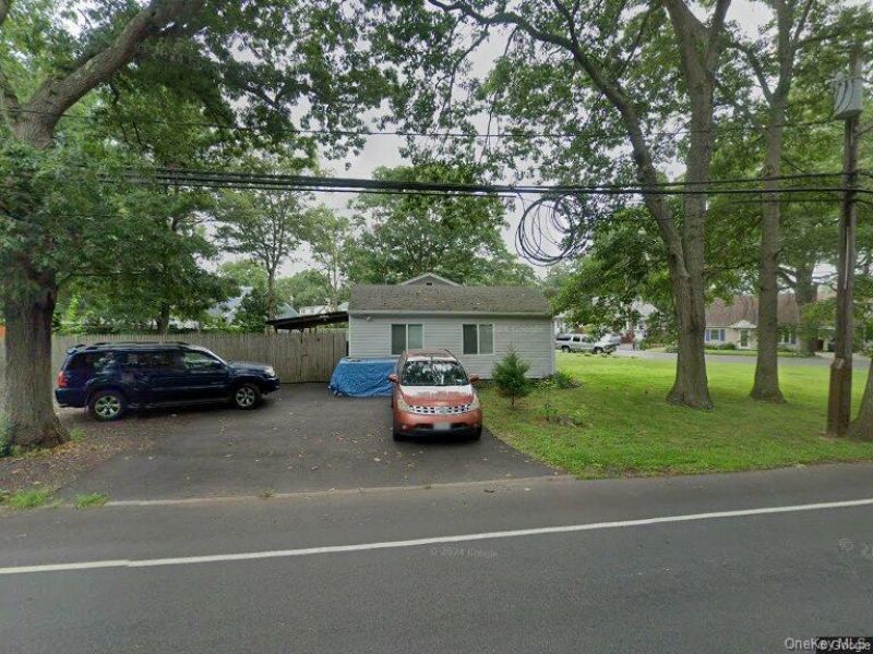 56 Dix Hills Rd, Huntington Station, NY 11743 Main Photo