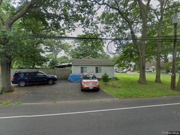 56 Dix Hills Rd, Huntington Station, NY 11743