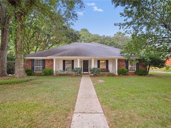 1040 Wakefield Drive W, Mobile, AL 36695