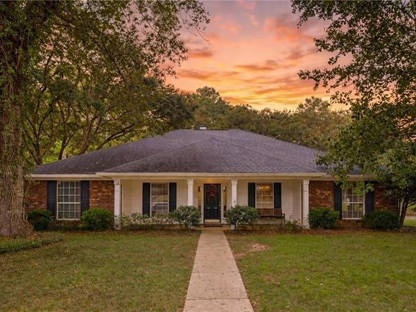 1040 Wakefield Drive W, Mobile, AL 36695