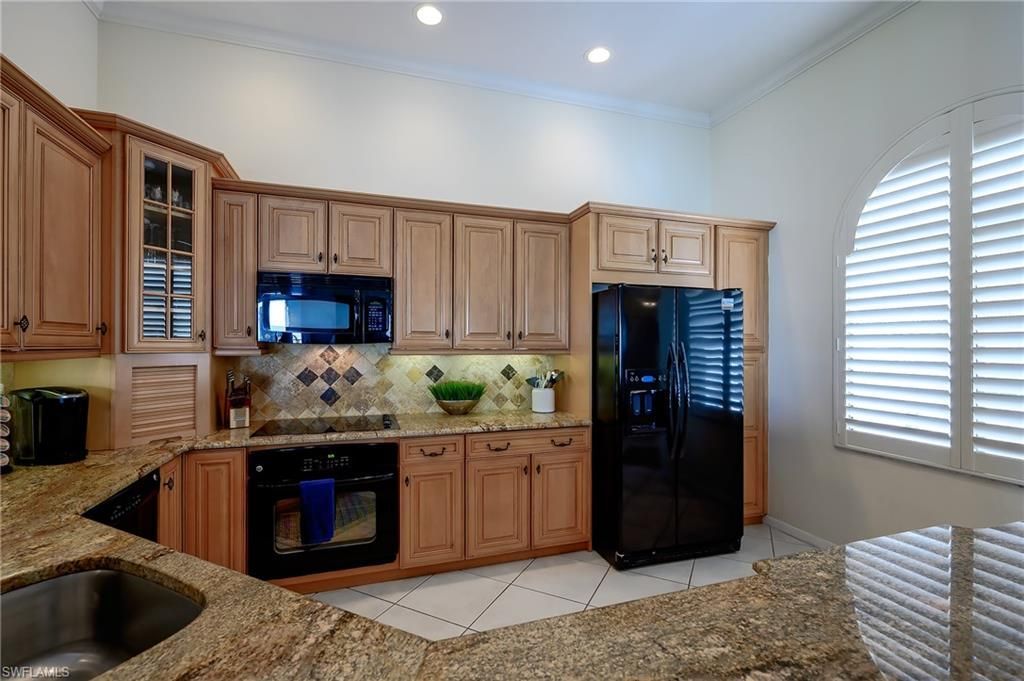 613 Beachwalk Cir, Unit J-204, Naples, FL 34108 Photo