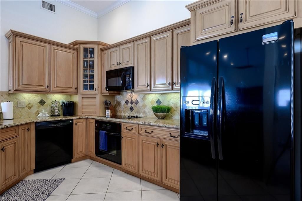 613 Beachwalk Cir, Unit J-204, Naples, FL 34108 Photo