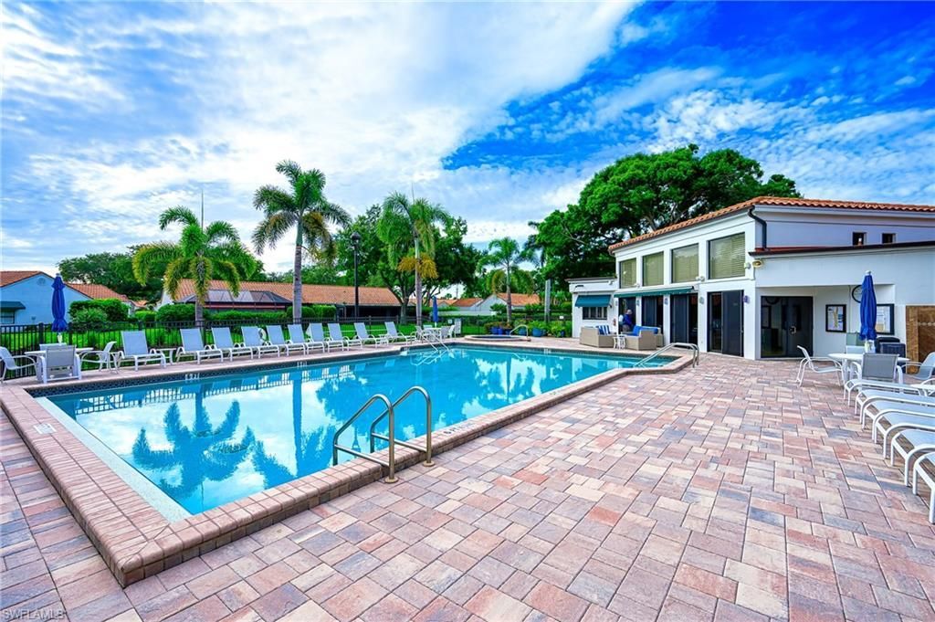 613 Beachwalk Cir, Unit J-204, Naples, FL 34108 Photo