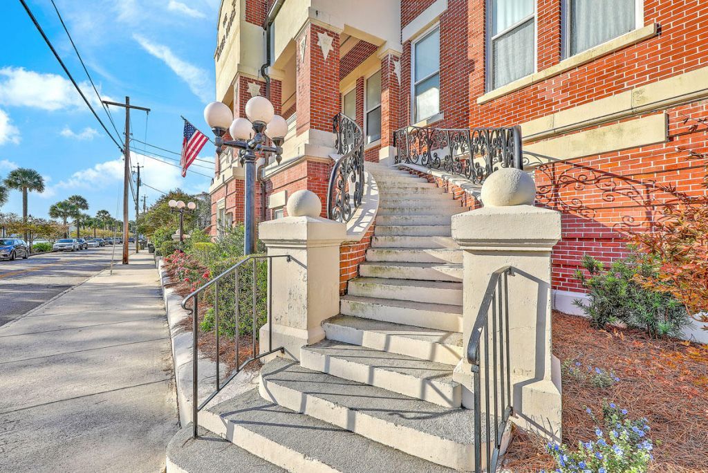 55 Ashley Avenue Photo 18