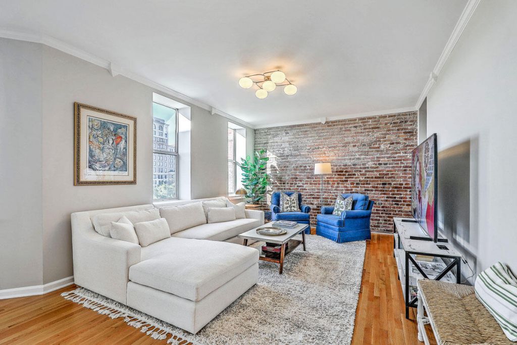 55 Ashley Avenue Photo 4