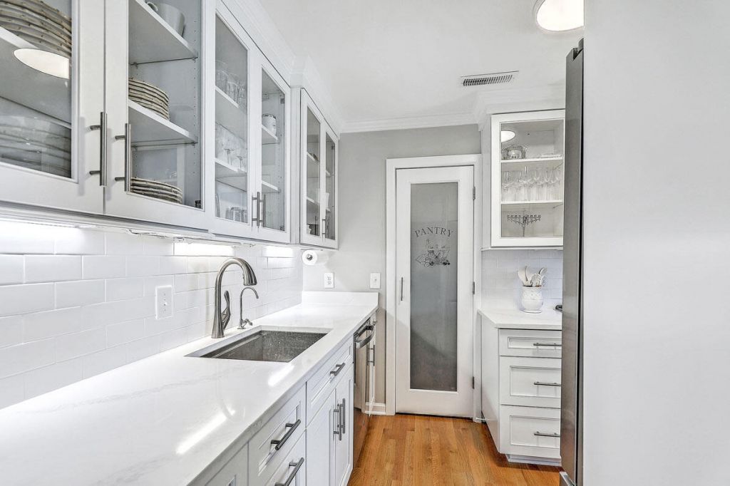 55 Ashley Avenue Photo 6