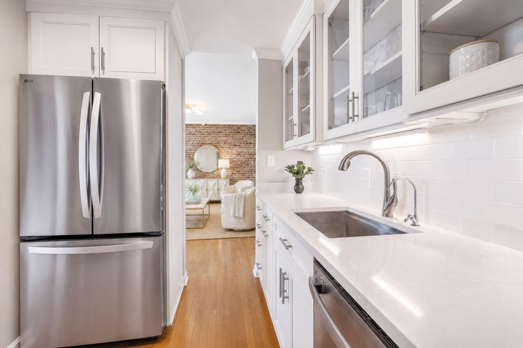 55 Ashley Avenue Photo 7
