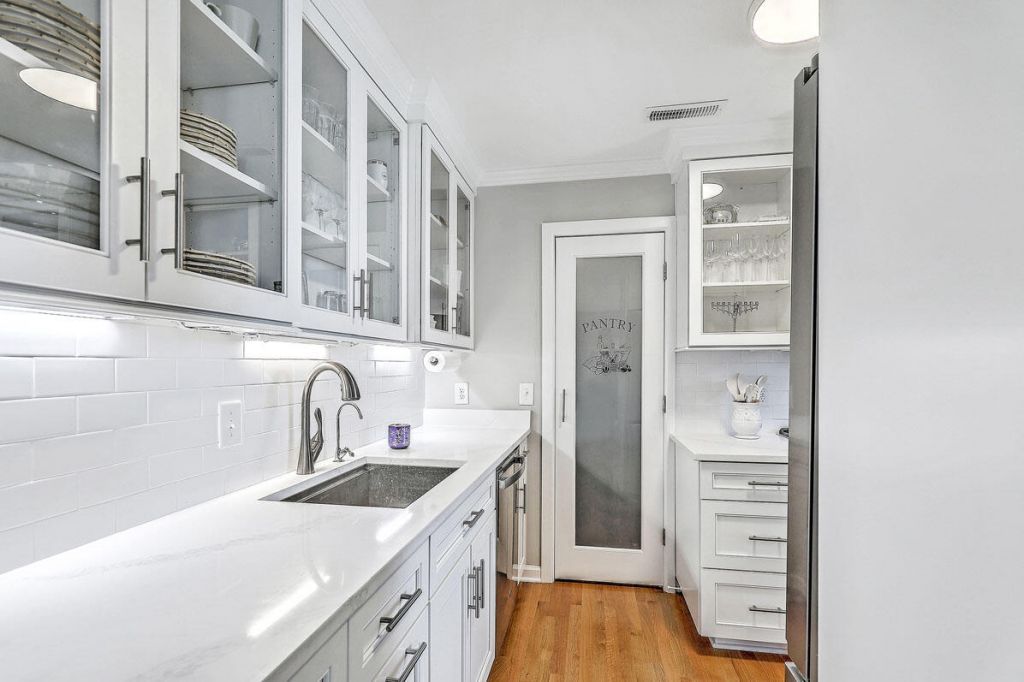 55 Ashley Avenue Photo 9