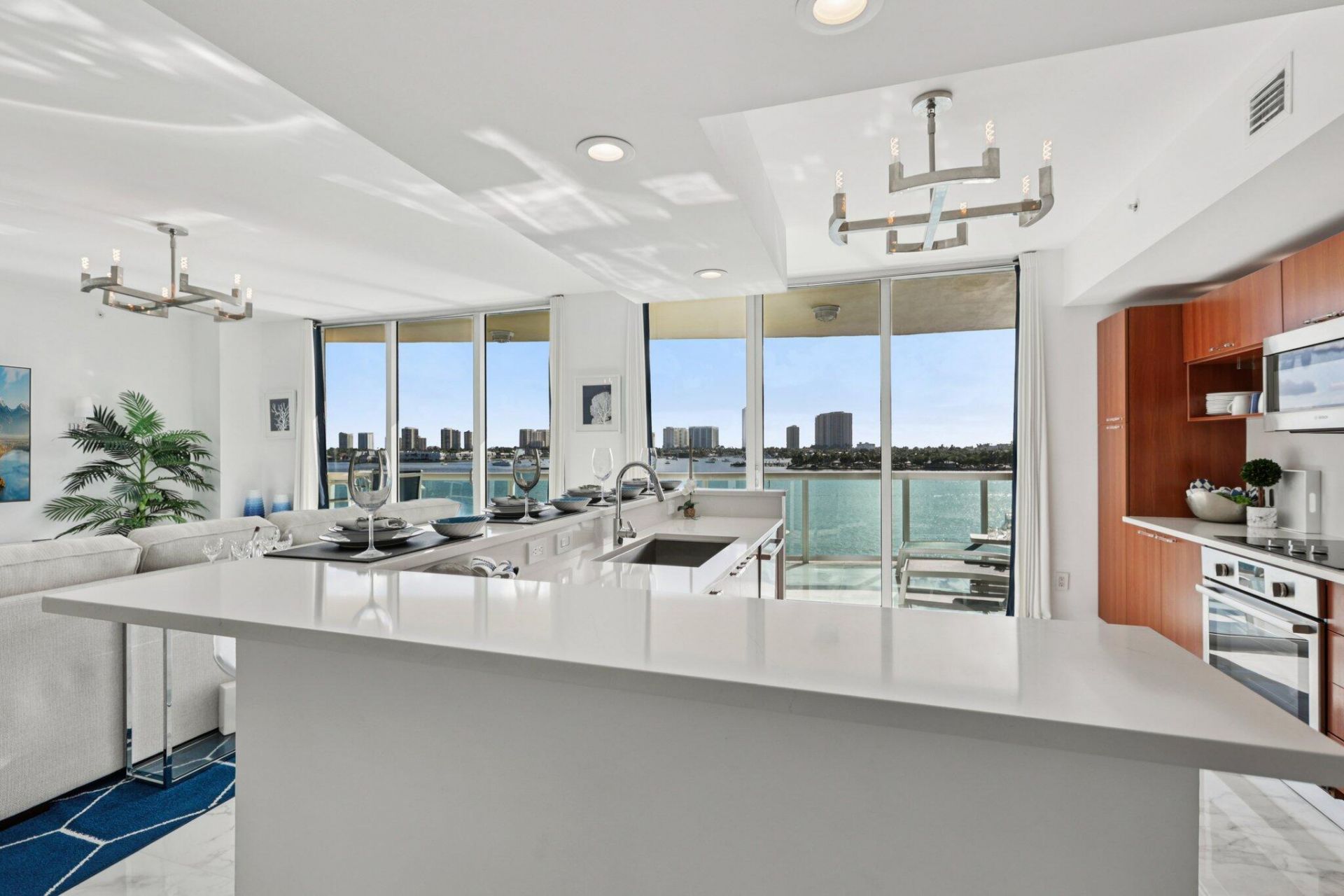 2640 Lake Shore Drive, Unit 507, Riviera Beach, FL 33404 Photo