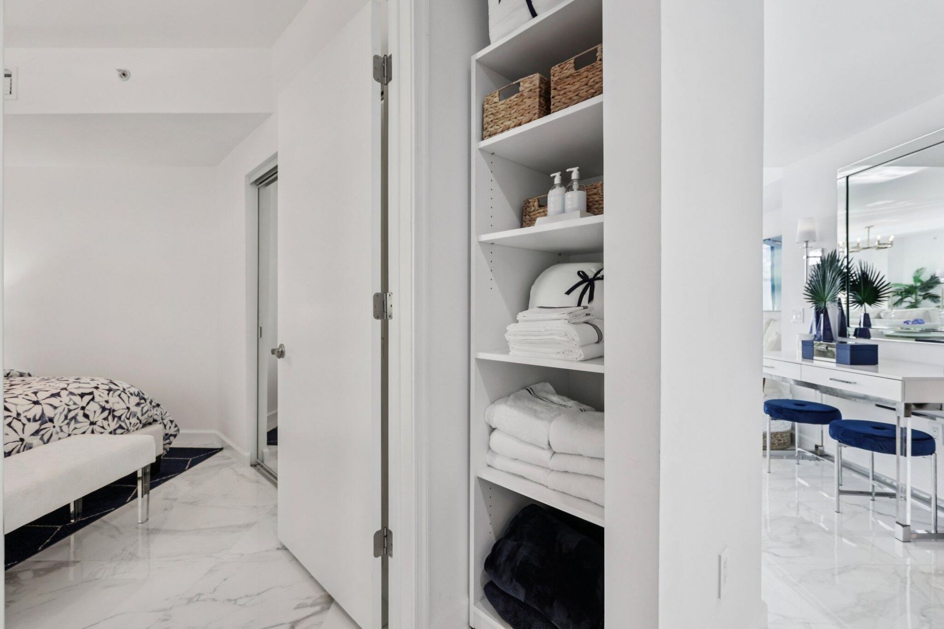 2640 Lake Shore Drive, Unit 507, Riviera Beach, FL 33404 Photo