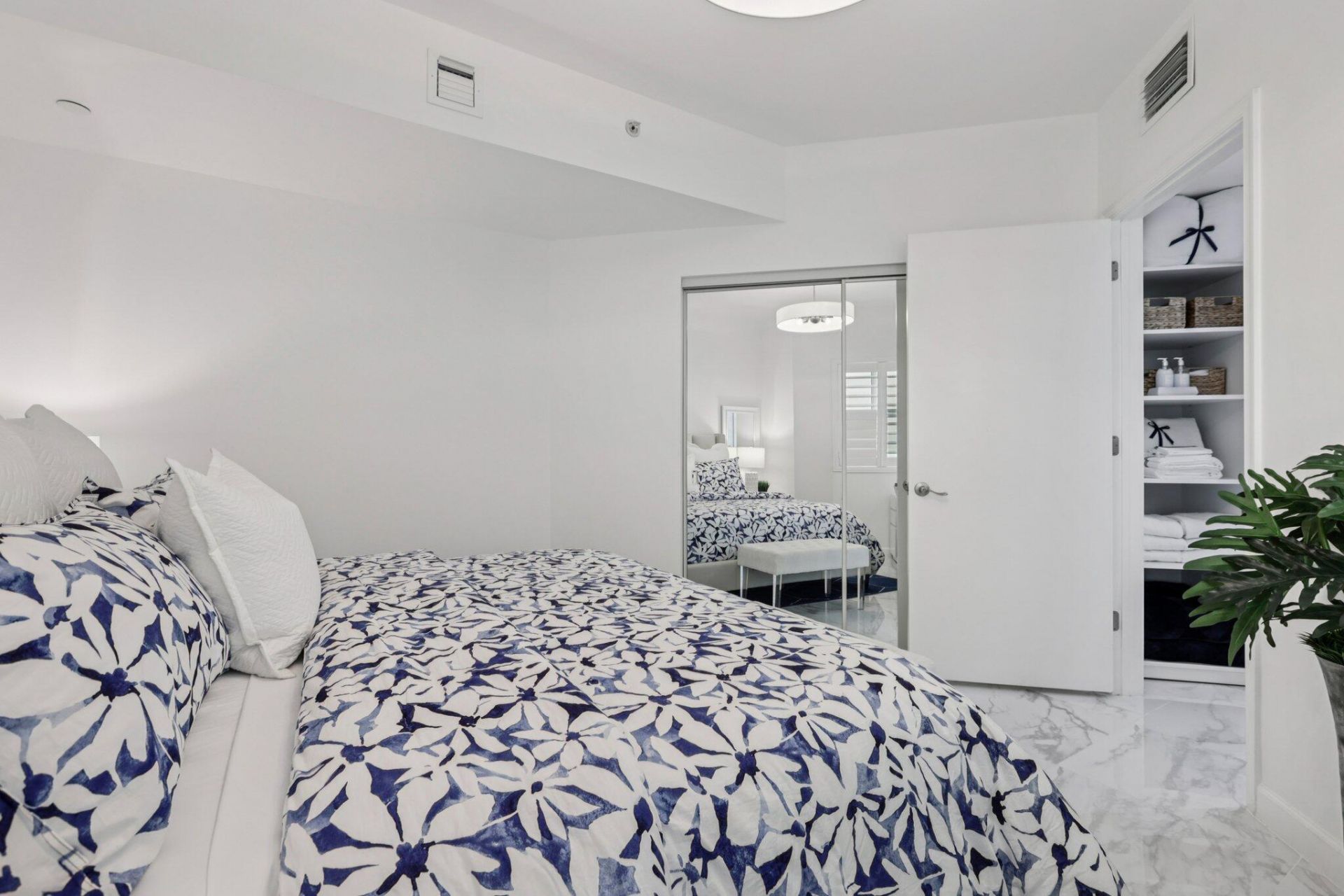 2640 Lake Shore Drive, Unit 507, Riviera Beach, FL 33404 Photo