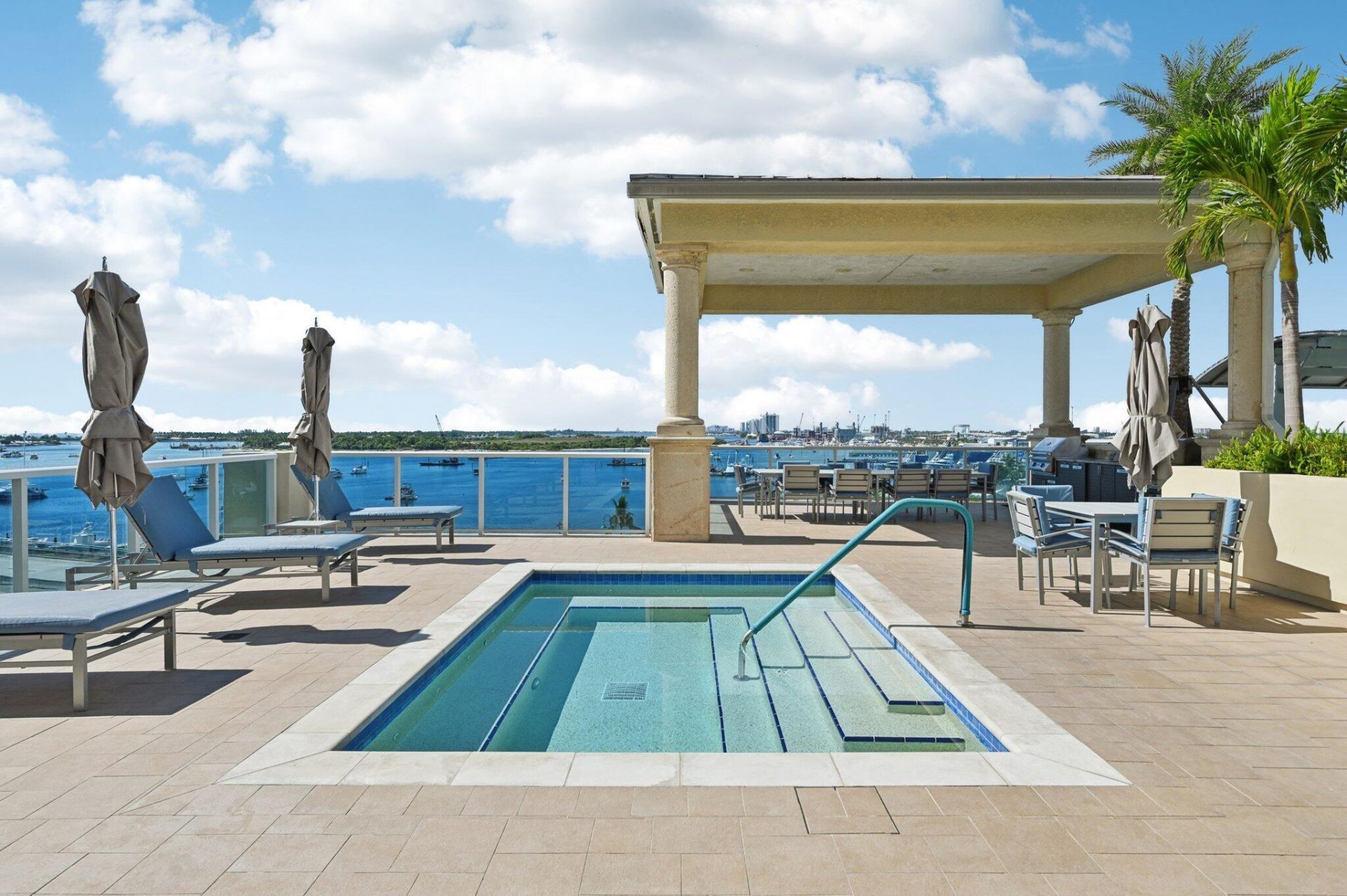 2640 Lake Shore Drive, Unit 507, Riviera Beach, FL 33404 Photo