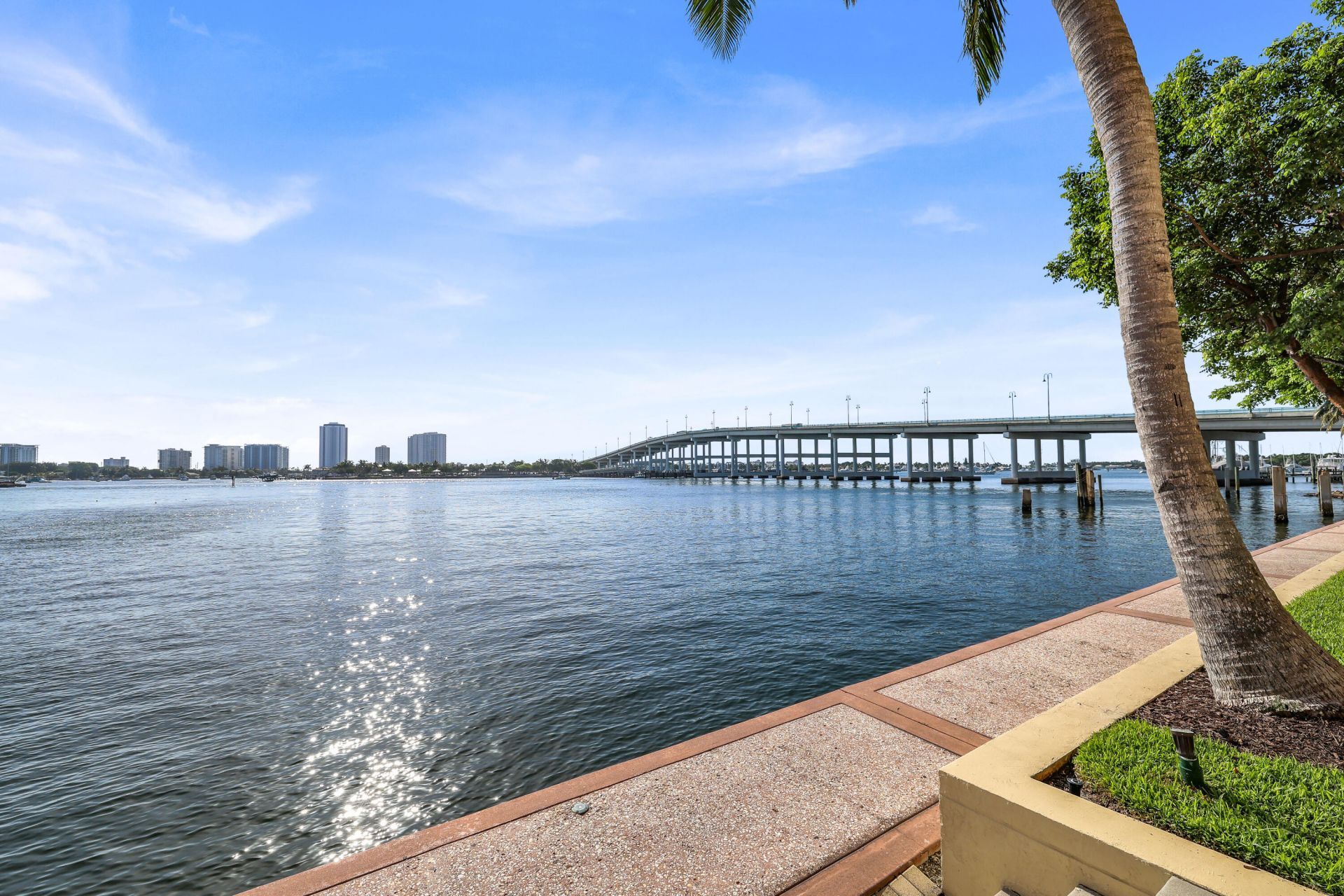 2640 Lake Shore Drive, Unit 507, Riviera Beach, FL 33404 Photo