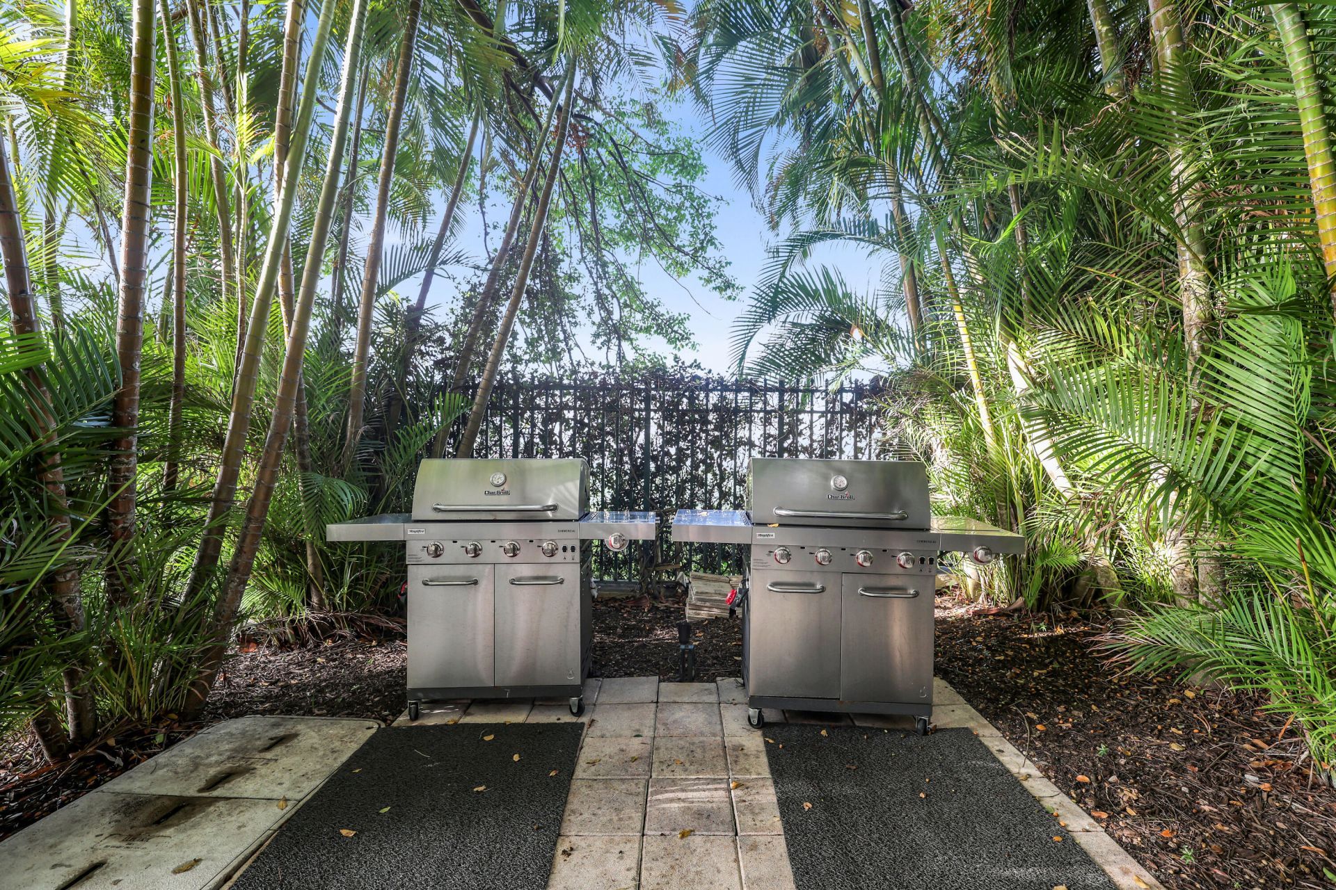 2640 Lake Shore Drive, Unit 507, Riviera Beach, FL 33404 Photo