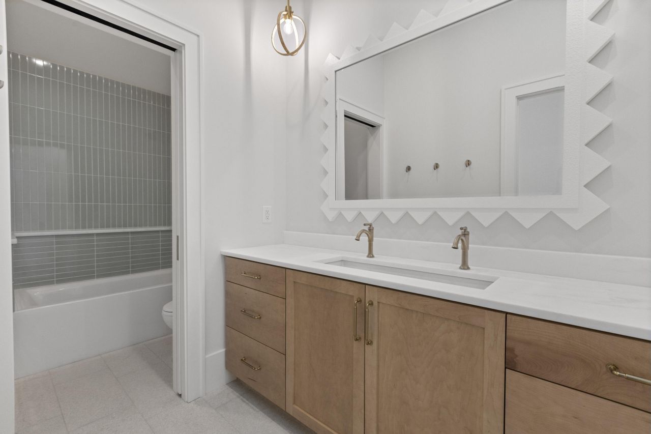 2923 Middle Street Photo 47