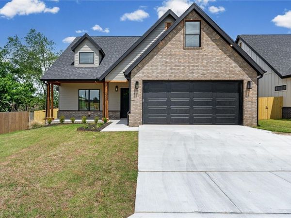 2333 W Seminole Drive, Rogers, AR 72758