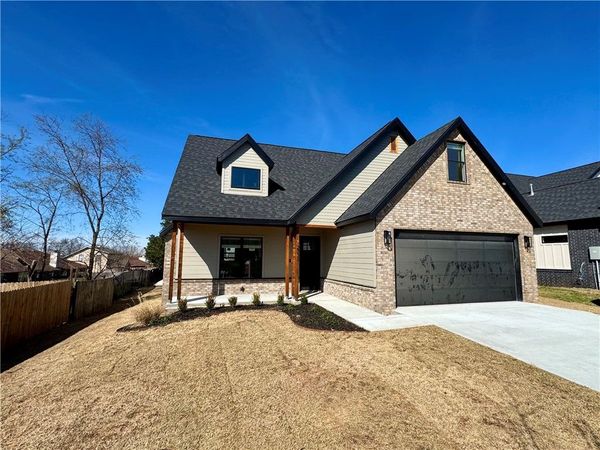 2333 W Seminole Drive, Rogers, AR 72758