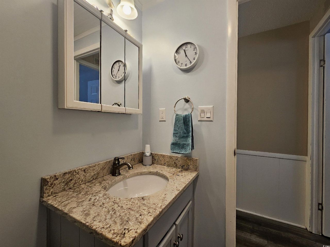 355 Meadowlark Dr. Photo 23