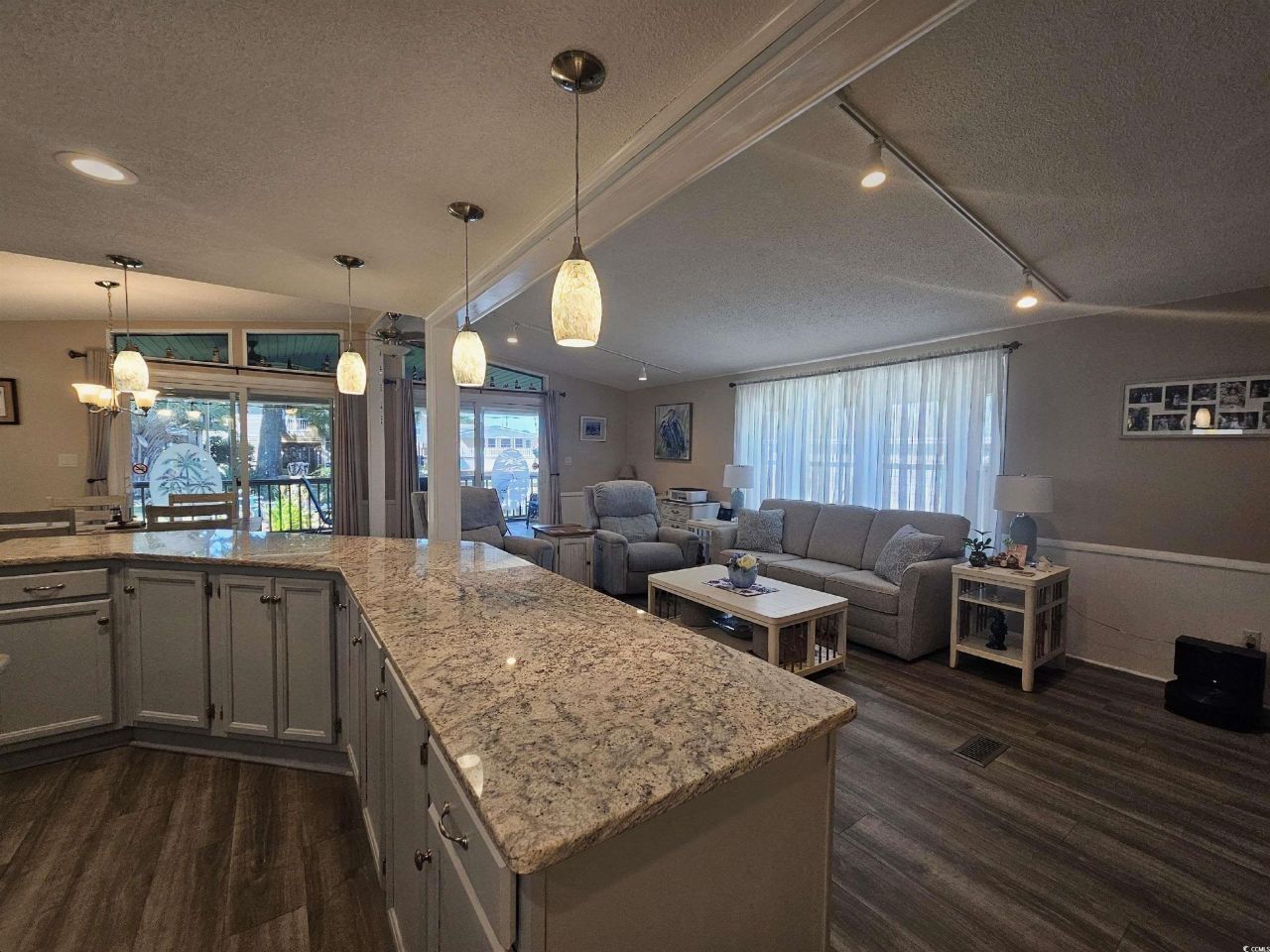 355 Meadowlark Dr. Photo 5