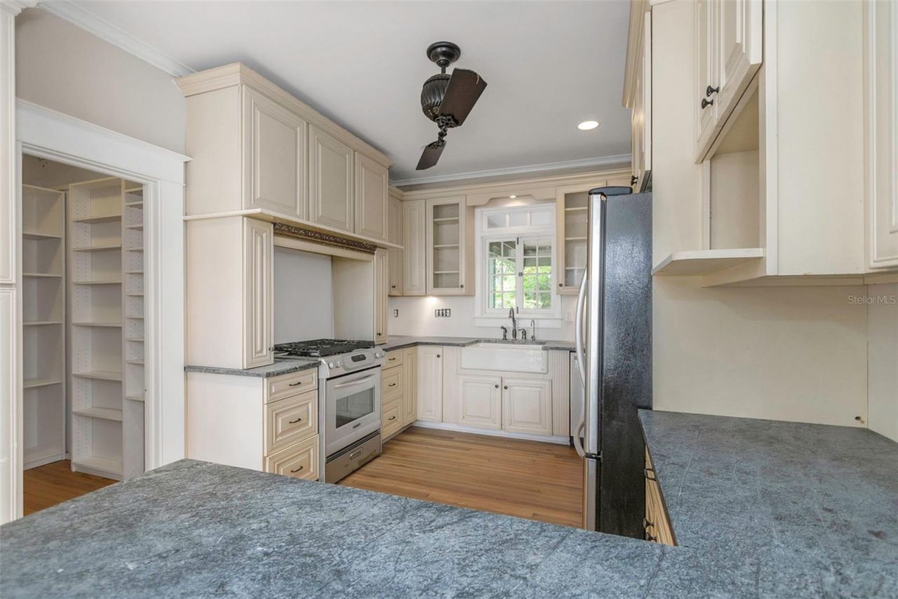 950 12th Street N, Saint Petersburg, FL 33705 Photo