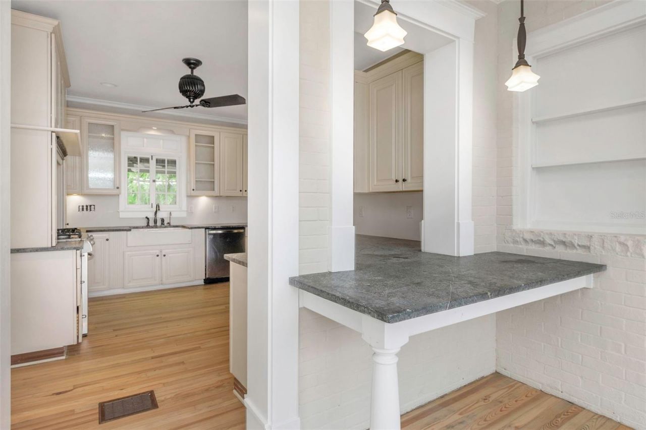 950 12th Street N, Saint Petersburg, FL 33705 Photo