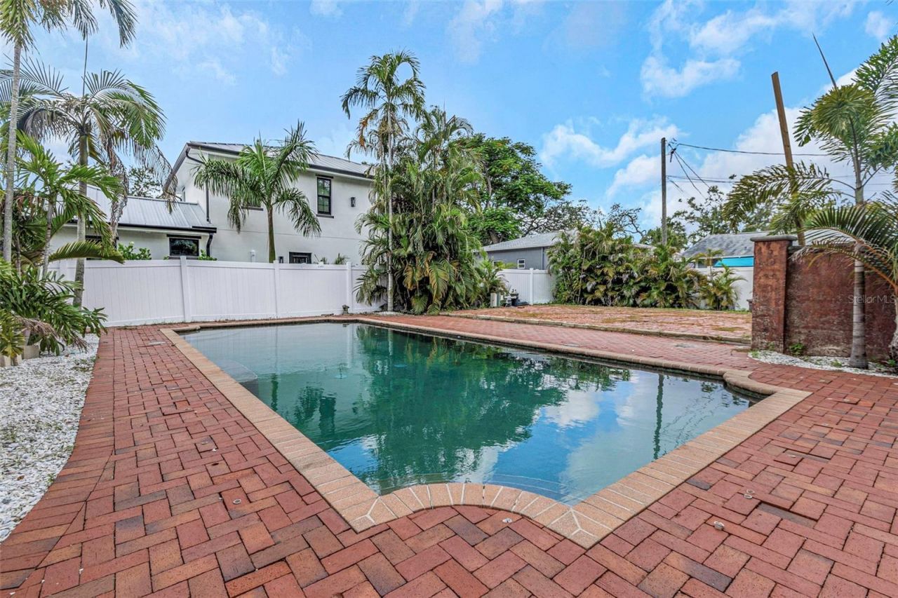 950 12th Street N, Saint Petersburg, FL 33705 Photo