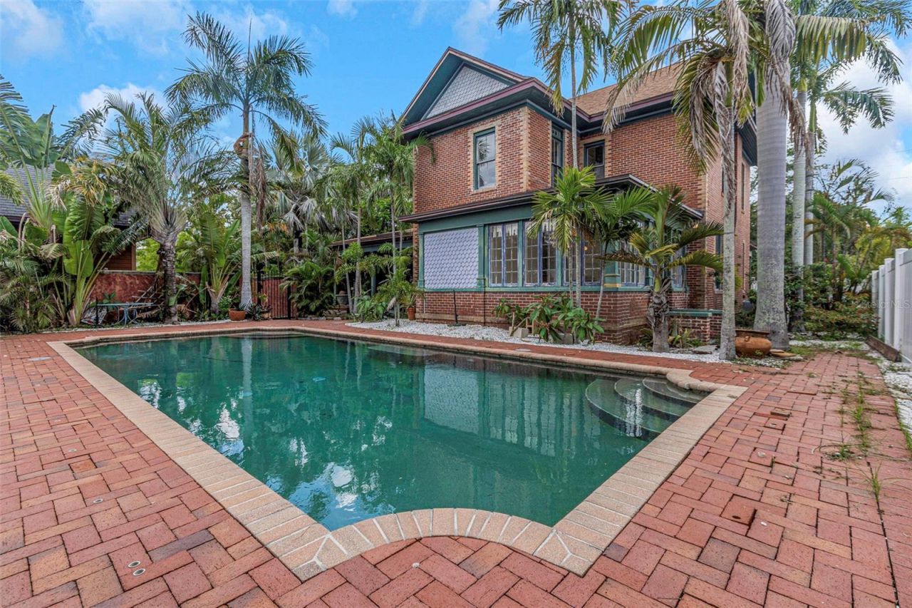 950 12th Street N, Saint Petersburg, FL 33705 Photo