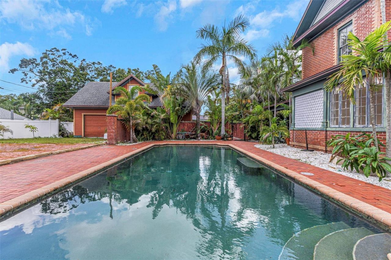 950 12th Street N, Saint Petersburg, FL 33705 Photo