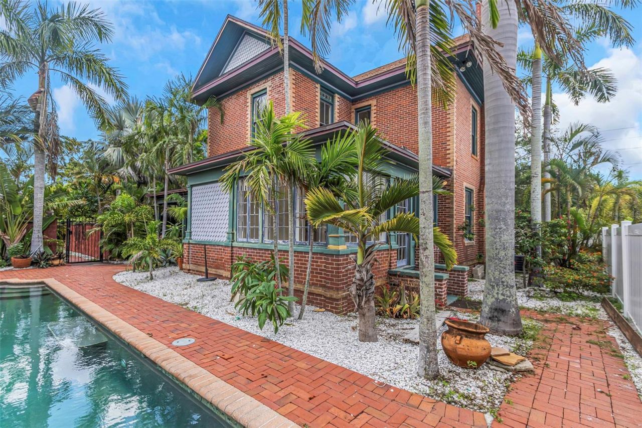 950 12th Street N, Saint Petersburg, FL 33705 Photo