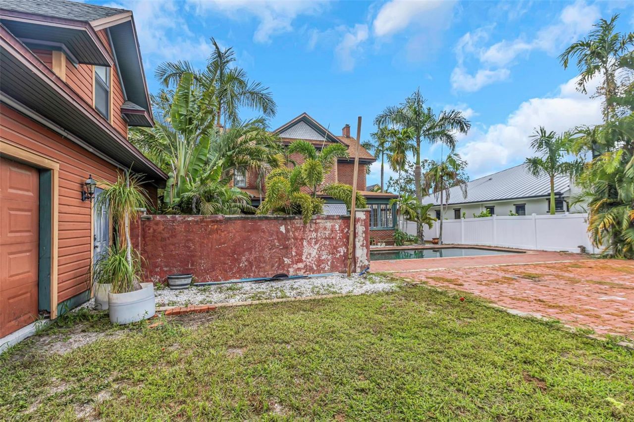 950 12th Street N, Saint Petersburg, FL 33705 Photo